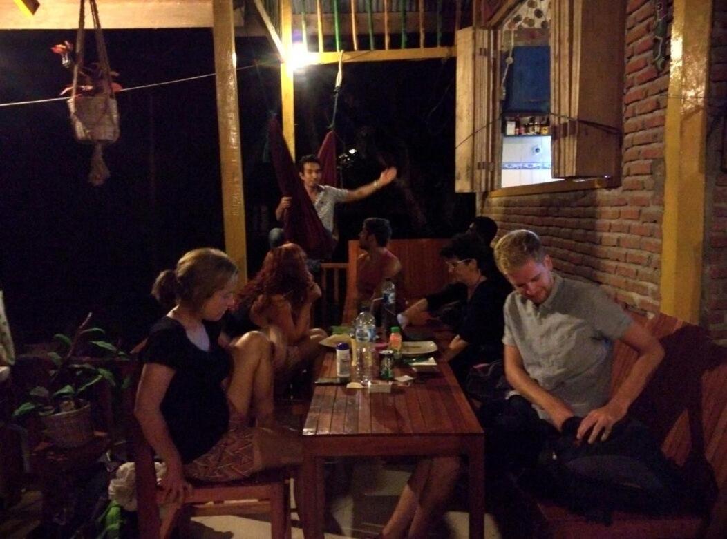Olala Bungalows And Restaurant サバン エクステリア 写真