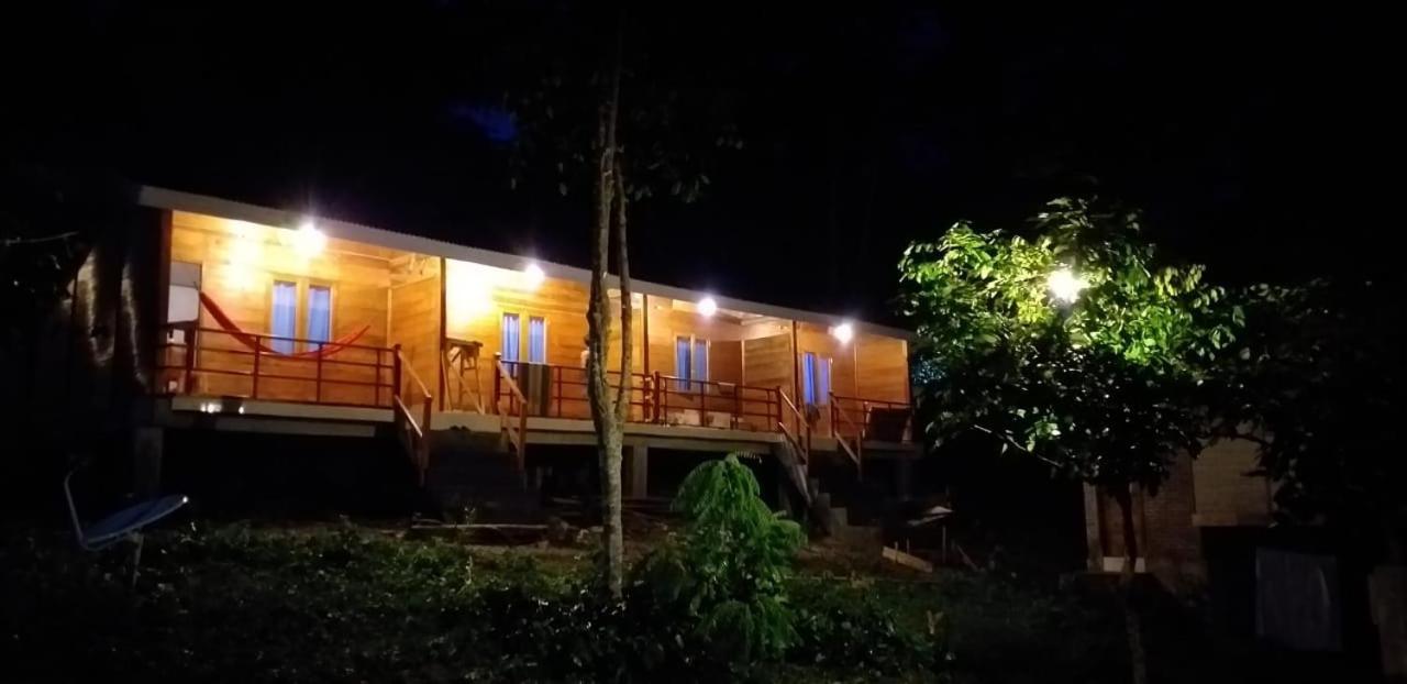 Olala Bungalows And Restaurant サバン エクステリア 写真